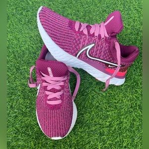Nike women Magenta Sneakers